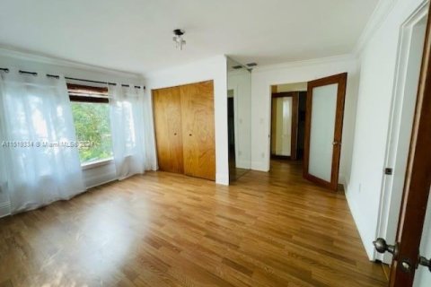 Снять в аренду виллу или дом в Эль Портал, Флорида 3 спальни, 219.25м2, № 1957820 - фото 15