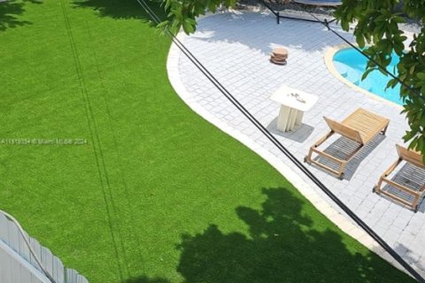 Снять в аренду виллу или дом в Эль Портал, Флорида 3 спальни, 219.25м2, № 1957820 - фото 1