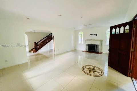 Снять в аренду виллу или дом в Эль Портал, Флорида 3 спальни, 219.25м2, № 1957820 - фото 3