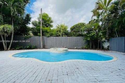 Снять в аренду виллу или дом в Эль Портал, Флорида 3 спальни, 219.25м2, № 1957820 - фото 9