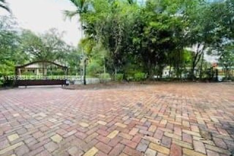 Снять в аренду виллу или дом в Эль Портал, Флорида 3 спальни, 219.25м2, № 1957820 - фото 16