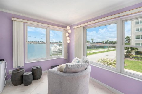Condo in Gulfport, Florida, 2 bedrooms  № 1805347 - photo 14