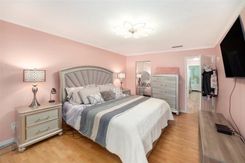 Condo in Gulfport, Florida, 2 bedrooms  № 1805347 - photo 20