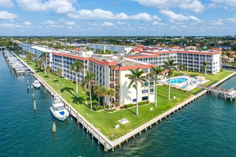 Condo in North Palm Beach, Florida, 2 bedrooms № 2176779 - photo 5