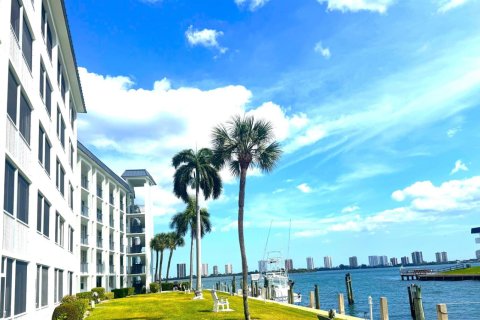 Condominio en North Palm Beach, Florida, 2 dormitorios № 2176779