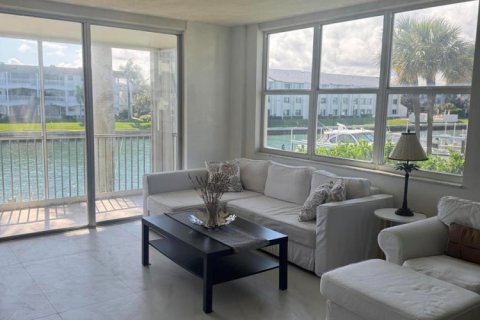 Condo in North Palm Beach, Florida, 2 bedrooms № 2176779 - photo 19