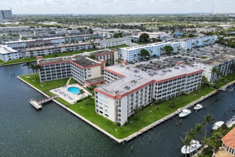 Condo in North Palm Beach, Florida, 2 bedrooms № 2176779 - photo 4