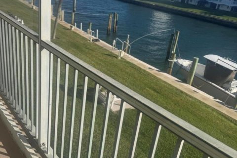Condo in North Palm Beach, Florida, 2 bedrooms № 2176779 - photo 6