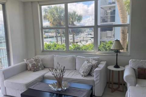 Condo in North Palm Beach, Florida, 2 bedrooms № 2176779 - photo 18