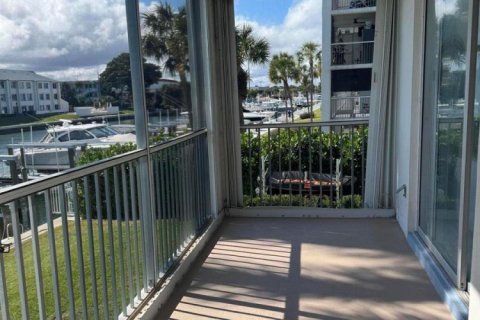 Condo in North Palm Beach, Florida, 2 bedrooms № 2176779 - photo 7