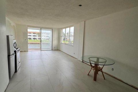 Condo in North Palm Beach, Florida, 2 bedrooms № 2176779 - photo 10