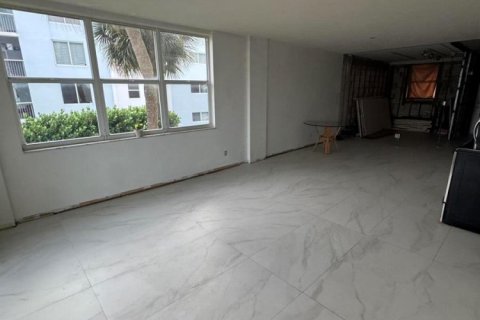 Condo in North Palm Beach, Florida, 2 bedrooms № 2176779 - photo 12