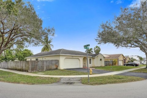 Villa ou maison à vendre à Cooper City, Floride: 3 chambres, 181.25 m2 № 2009633 - photo 4