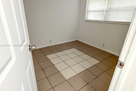 Снять в аренду виллу или дом в Форт-Лодердейл, Флорида 2 спальни, 133.78м2, № 1966589 - фото 10