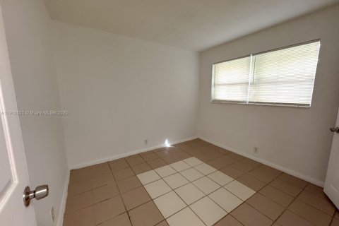 Снять в аренду виллу или дом в Форт-Лодердейл, Флорида 2 спальни, 133.78м2, № 1966589 - фото 5