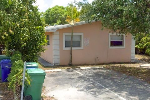 Снять в аренду виллу или дом в Форт-Лодердейл, Флорида 2 спальни, 133.78м2, № 1966589 - фото 1