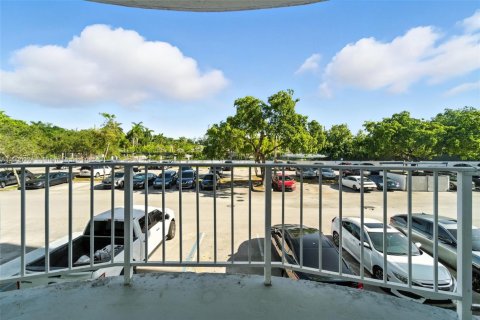 Снять в аренду кондоминиум в Майами, Флорида 1 спальня, 76.74м2, № 1956132 - фото 9