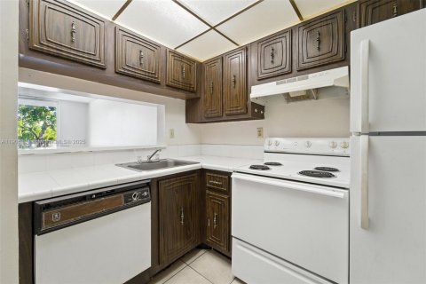 Снять в аренду кондоминиум в Майами, Флорида 1 спальня, 76.74м2, № 1956132 - фото 12