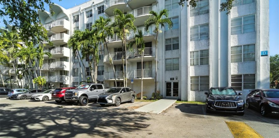 Кондоминиум с 1 спальней в Майами, Флорида № 1956132