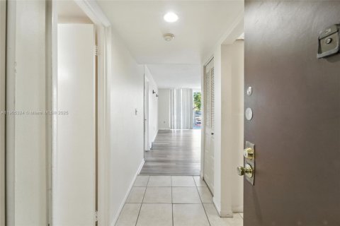 Снять в аренду кондоминиум в Майами, Флорида 1 спальня, 76.74м2, № 1956132 - фото 11