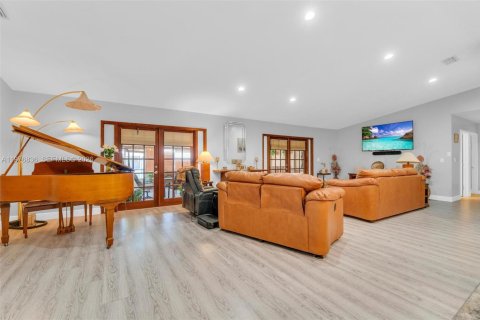 House in Palmetto Bay, Florida 4 bedrooms, 210.24 sq.m. № 2040725