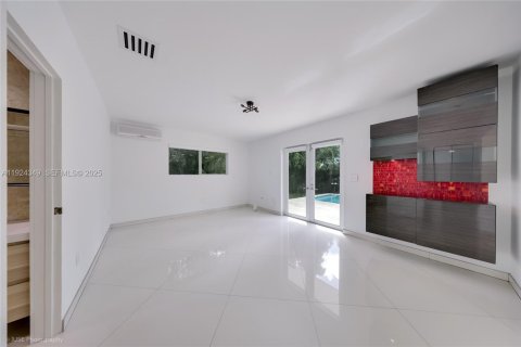 Villa ou maison à louer à Miami, Floride: 3 chambres, 215.72 m2 № 1982622 - photo 21