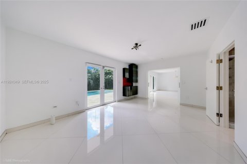 Villa ou maison à louer à Miami, Floride: 3 chambres, 215.72 m2 № 1982622 - photo 6