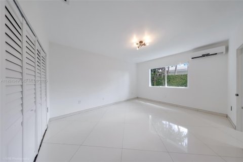 Villa ou maison à louer à Miami, Floride: 3 chambres, 215.72 m2 № 1982622 - photo 10