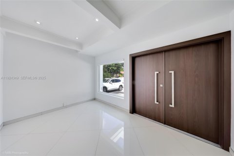 Villa ou maison à louer à Miami, Floride: 3 chambres, 215.72 m2 № 1982622 - photo 15