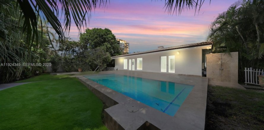 Villa ou maison à Miami, Floride 3 chambres, 215.72 m2 № 1982622