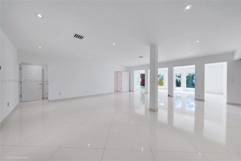 Villa ou maison à louer à Miami, Floride: 3 chambres, 215.72 m2 № 1982622 - photo 9