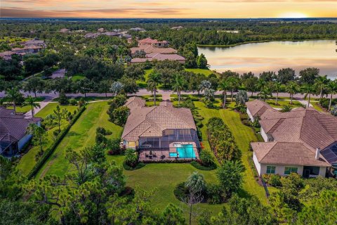 Villa ou maison à vendre à Lakewood Ranch, Floride: 3 chambres, 328.04 m2 № 1899908 - photo 4