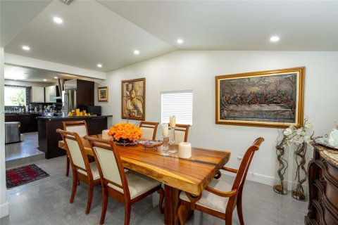 Casa en alquiler en Miami, Florida, 3 dormitorios, 235.79 m2 № 1972309 - foto 7