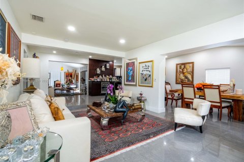 Casa en alquiler en Miami, Florida, 3 dormitorios, 235.79 m2 № 1972309 - foto 3