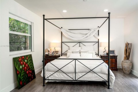 Casa en alquiler en Miami, Florida, 3 dormitorios, 235.79 m2 № 1972309 - foto 16