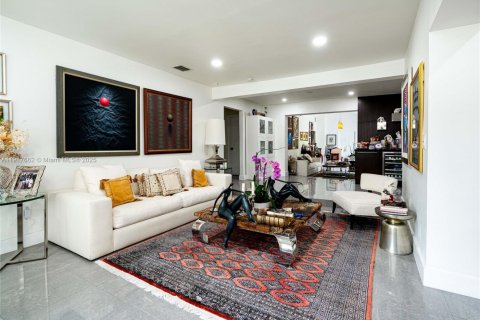 Casa en alquiler en Miami, Florida, 3 dormitorios, 235.79 m2 № 1972309 - foto 6