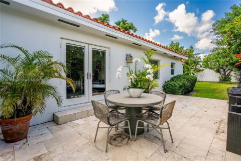 Casa en alquiler en Miami, Florida, 3 dormitorios, 235.79 m2 № 1972309 - foto 29