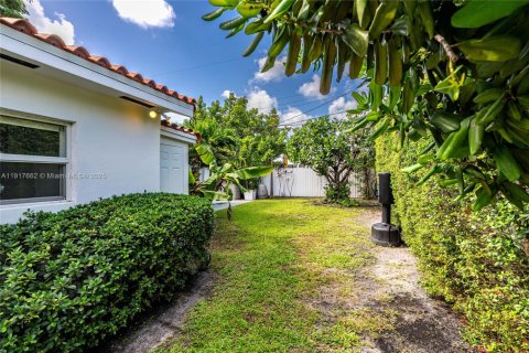 Casa en alquiler en Miami, Florida, 3 dormitorios, 235.79 m2 № 1972309 - foto 30