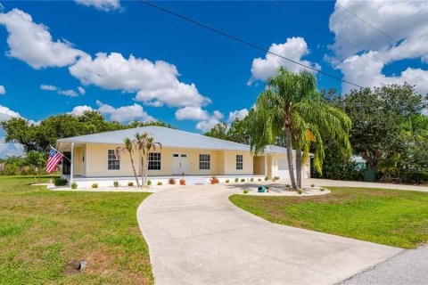 House in Punta Gorda, Florida 3 bedrooms, 189.33 sq.m. № 2208756