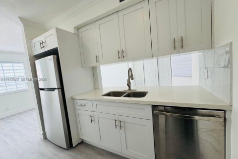 Condominio en alquiler en Pembroke Pines, Florida, 2 dormitorios, 91.51 m2 № 1998801 - foto 4