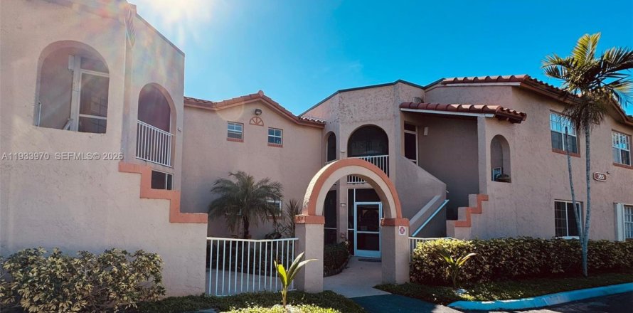 Condominio en Pembroke Pines, Florida, 2 dormitorios № 1998801