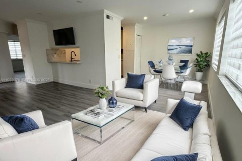 Condominio en alquiler en Pembroke Pines, Florida, 2 dormitorios, 91.51 m2 № 1998801 - foto 3