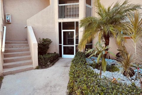 Condominio en alquiler en Pembroke Pines, Florida, 2 dormitorios, 91.51 m2 № 1998801 - foto 2