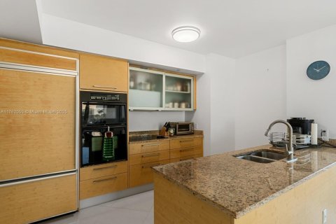 Condo in Hallandale Beach, Florida, 2 bedrooms  № 1728922 - photo 8