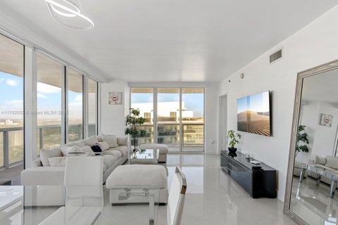Condo in Hallandale Beach, Florida, 2 bedrooms  № 1728922 - photo 14