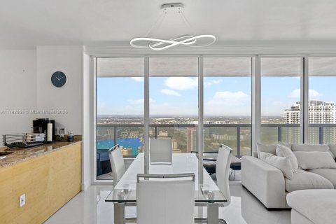 Condo in Hallandale Beach, Florida, 2 bedrooms  № 1728922 - photo 11
