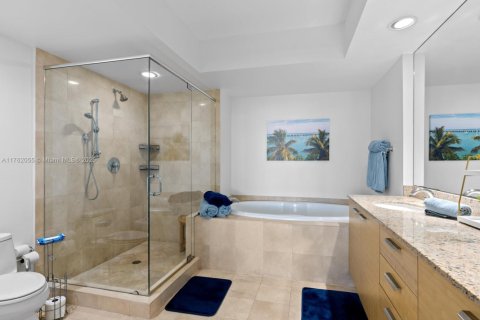 Condo in Hallandale Beach, Florida, 2 bedrooms  № 1728922 - photo 23
