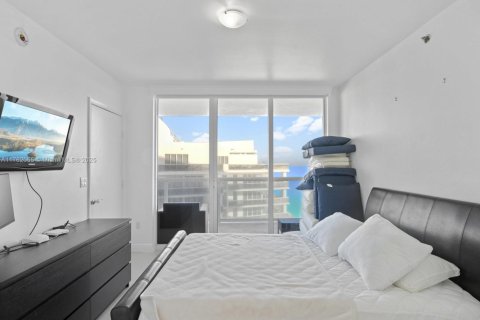 Condo in Hallandale Beach, Florida, 2 bedrooms  № 1728922 - photo 26