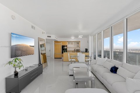 Condo in Hallandale Beach, Florida, 2 bedrooms  № 1728922 - photo 16