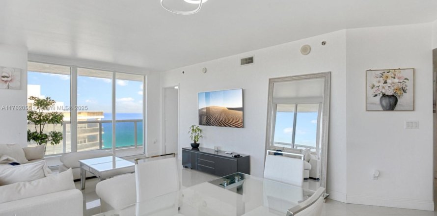 Condo in Hallandale Beach, Florida, 2 bedrooms  № 1728922